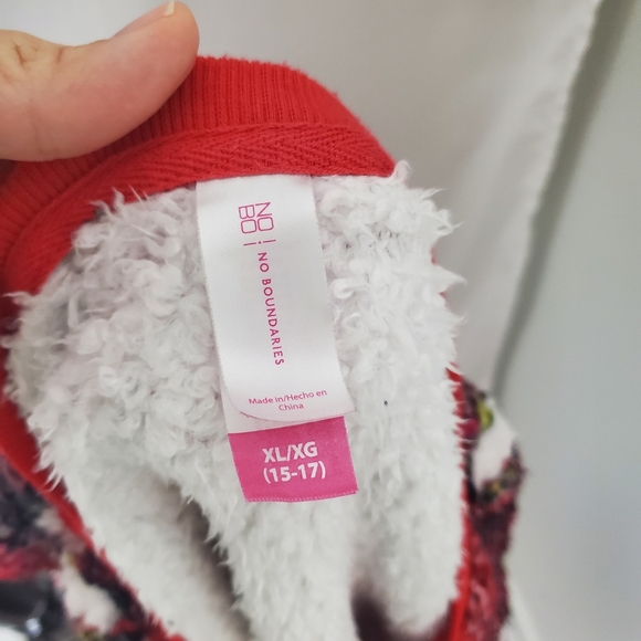 No Boundaries fleece penguin Christmas sweatshirt - Picture 9 of 9